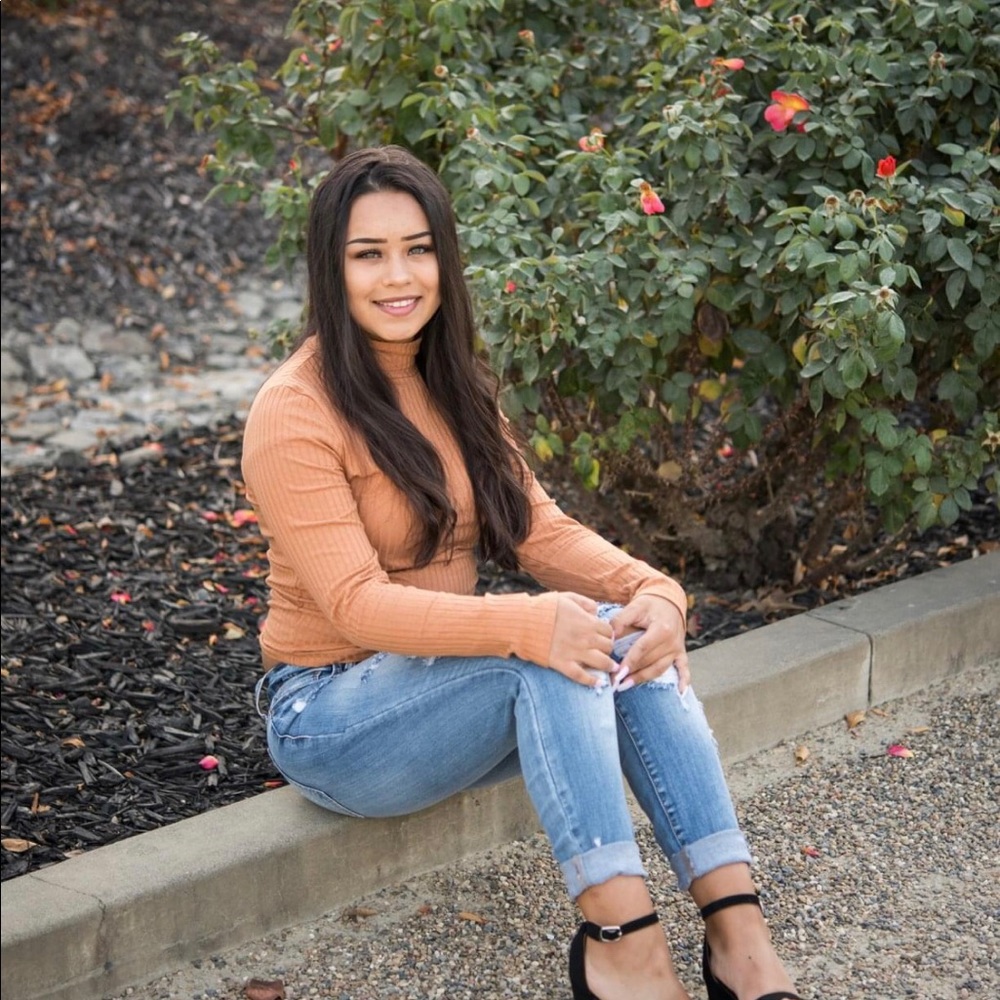 Meet your Posher, Nayeli